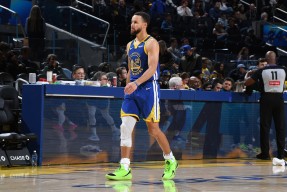 开云体育-包含库里巅峰对决，杜兰特与70激战德国队分钟，出色防守胜负难料！的词条